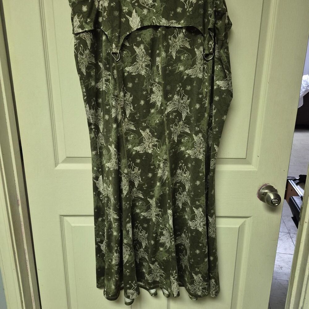 Thorn-fable Women's Green Skirt